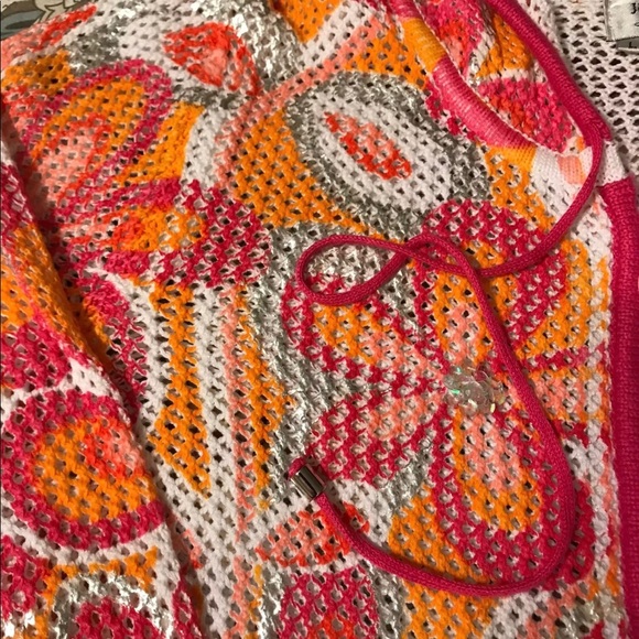 Beautiful sweater size large - Picture 2 of 4